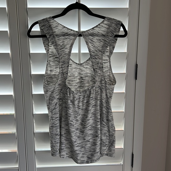 Lululemon tank - Picture 3 of 5